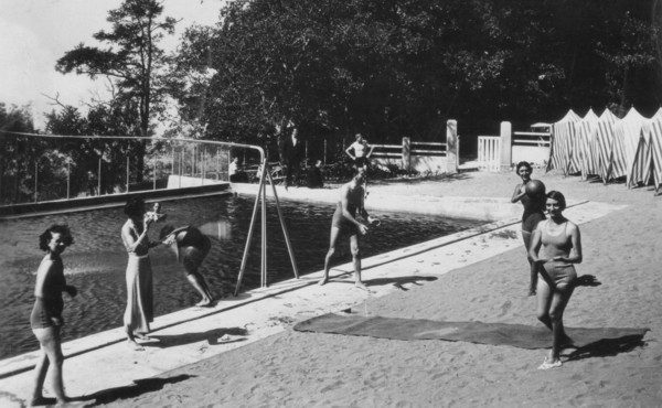 Piscine de l´hôtel-restaurant du Château de l´Ermitage (v. 1933)