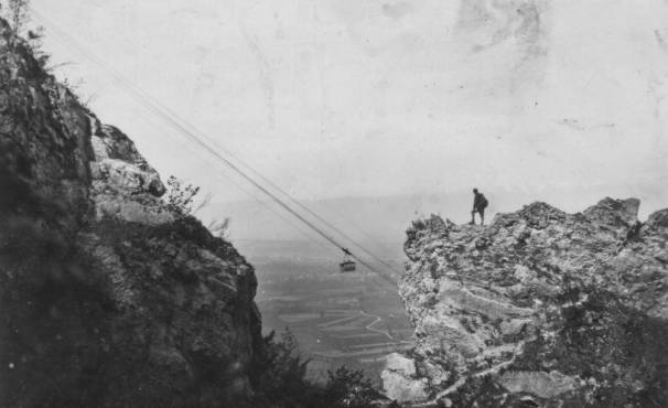 Aiguille des Chèvres et téléphérique du Salève