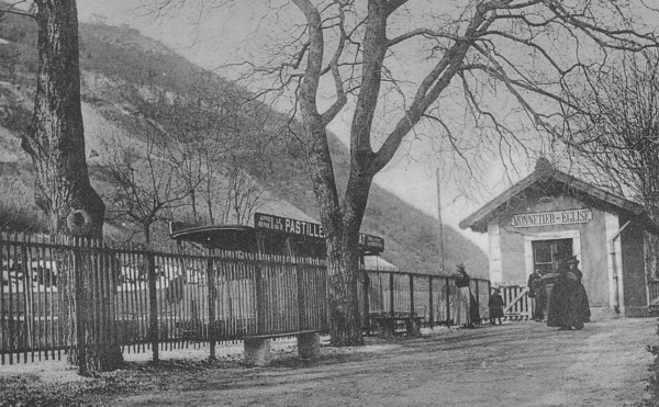 Halte de Monnetier-Eglise côté voyageurs