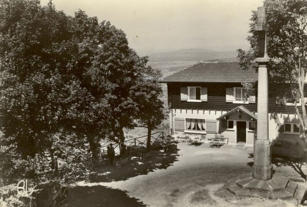 La Croix de Monnetier et le Chalet