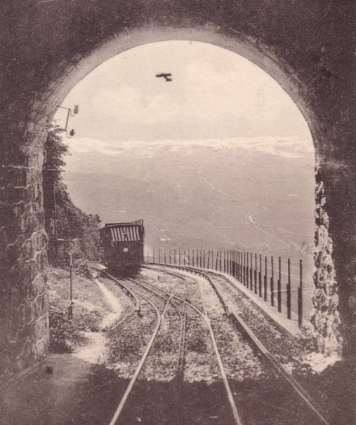 Portail aval du tunnel du chemin de fer du Salève