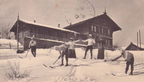 Ski près de la gare du Chemin de fer du Salève (1911)