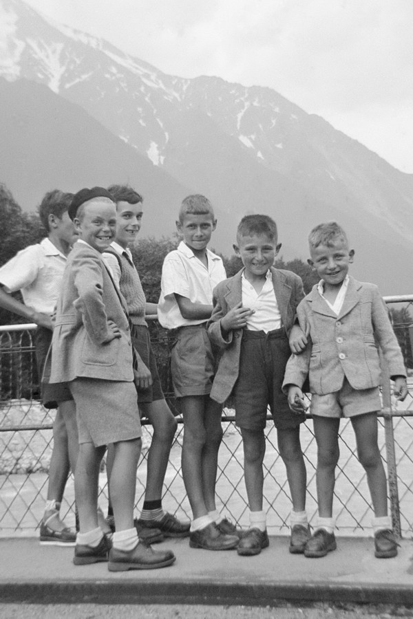 Enfants d’Archamps en course d’école à Chamonix (juillet 1952)