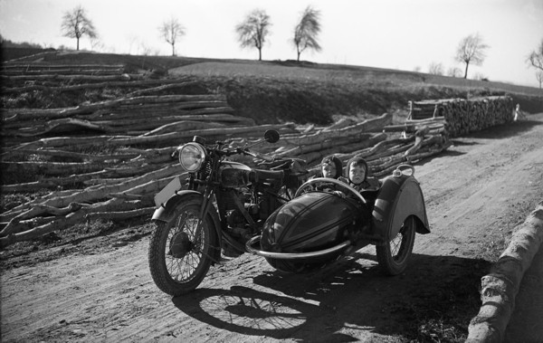 Un side-car sur la Route du Salève (1947)