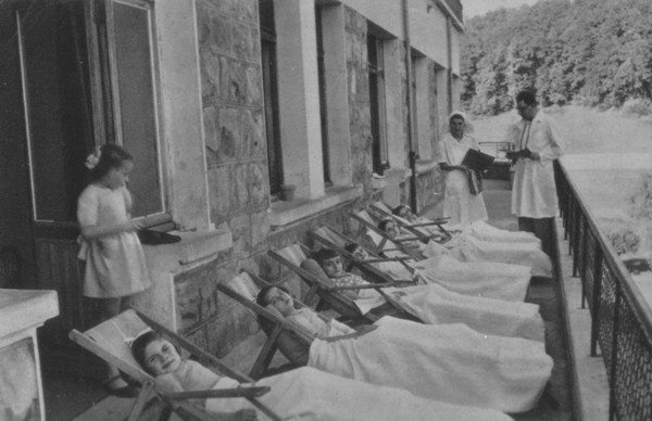 Les filles au Rayon de Soleil (v. 1952)