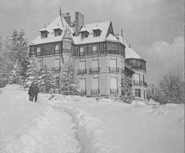 Château des Avenières en hiver