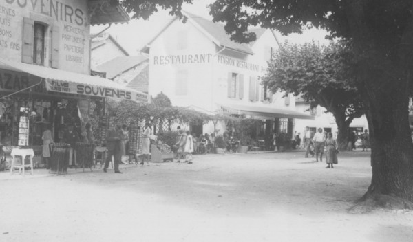 Magasin de souvenirs de Roger Hauser (v. 1930)