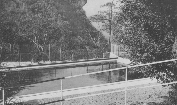Piscine de l´hôtel-restaurant du Château de l´Ermitage (v. 1933)
