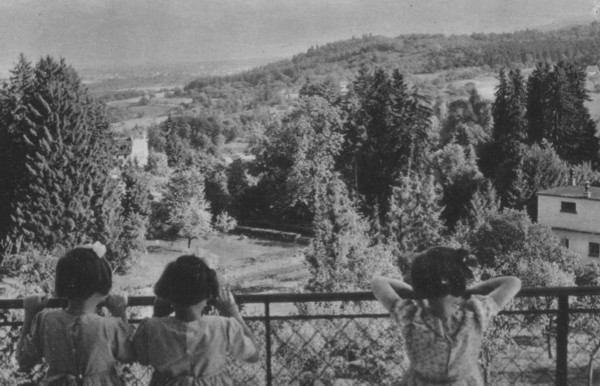 Fillettes au Rayon de Soleil (v. 1952)