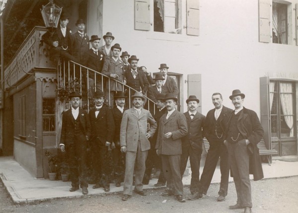 Groupe d’hommes à Monnetier (v. 1910)