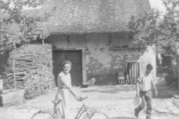 La jeune femme et le vélo (vers 1947)