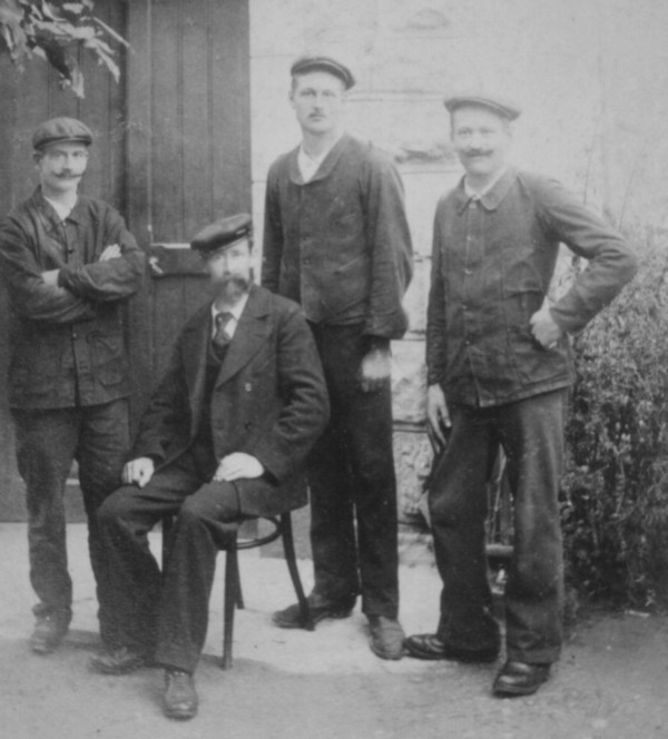 Ouvriers de l'usine électrique d'Arthaz (v. 1910)